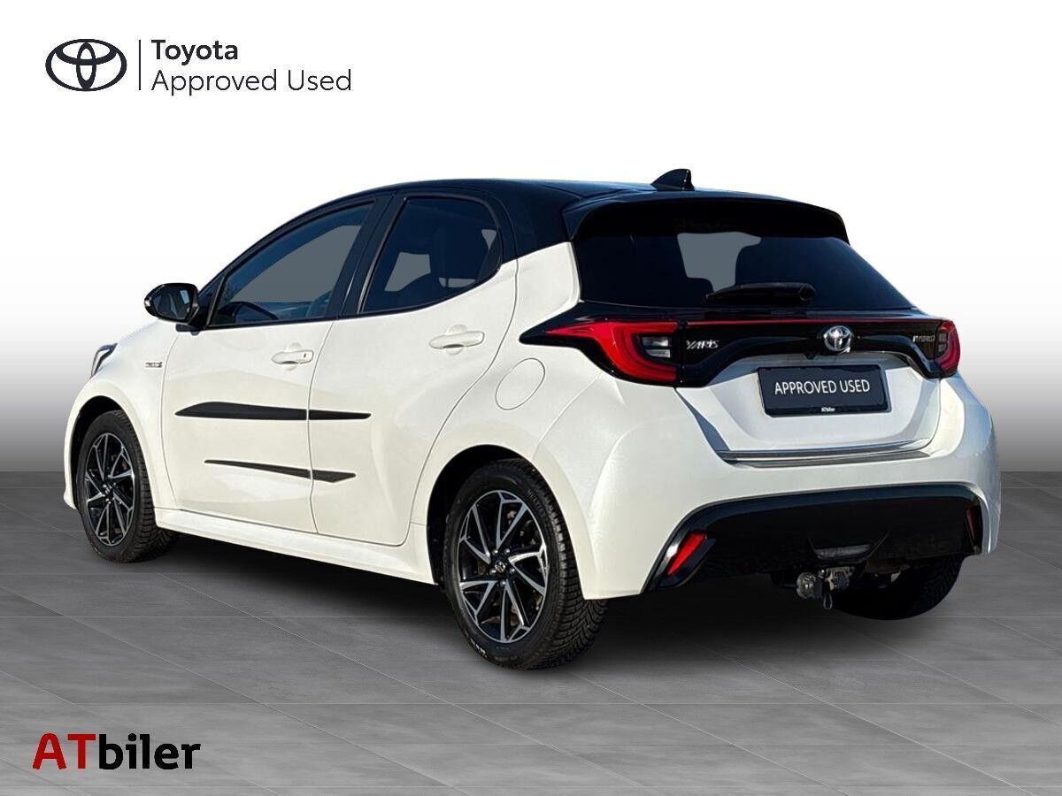 Toyota Yaris 1,5 Hybrid H3 Style Bi-tone 116HK 5d Trinl. Gear
