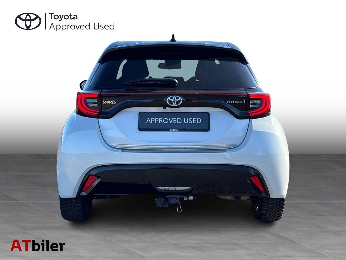 Toyota Yaris 1,5 Hybrid H3 Style Bi-tone 116HK 5d Trinl. Gear