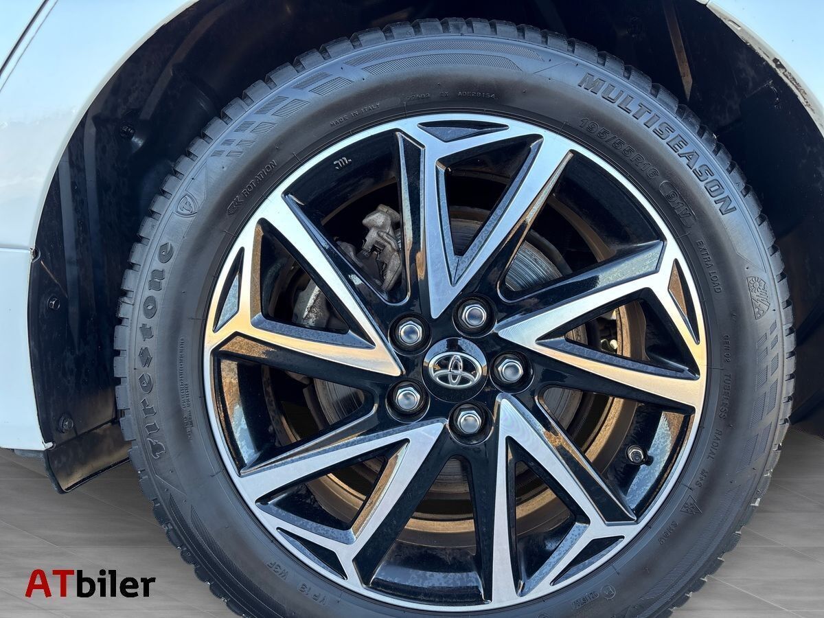 Hvid Toyota Yaris fra 2021