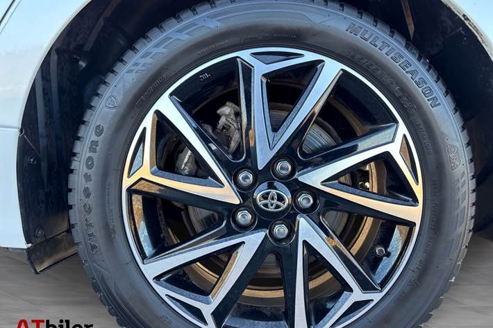 Hvid Toyota Yaris fra 2021