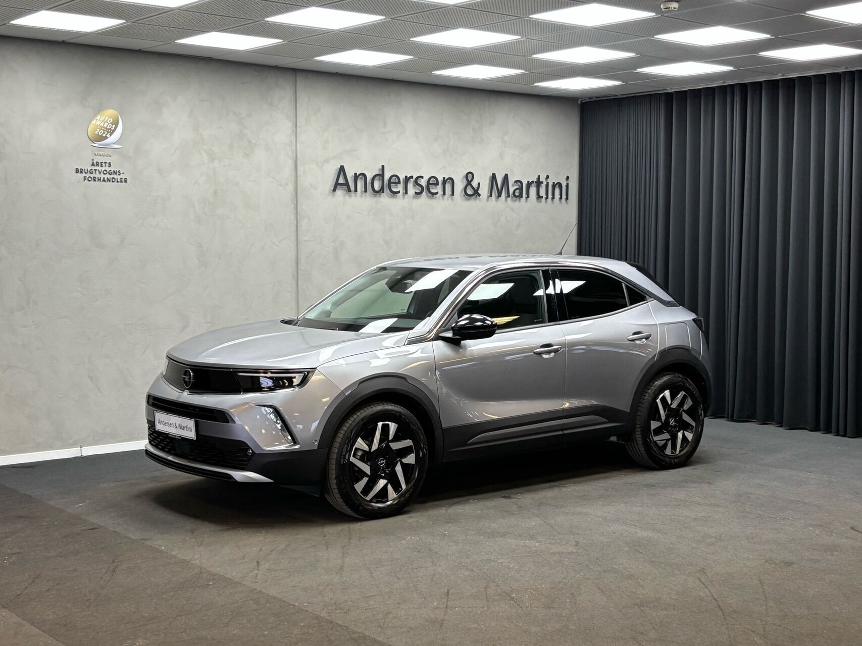 Grå Opel Mokka-e fra 2023