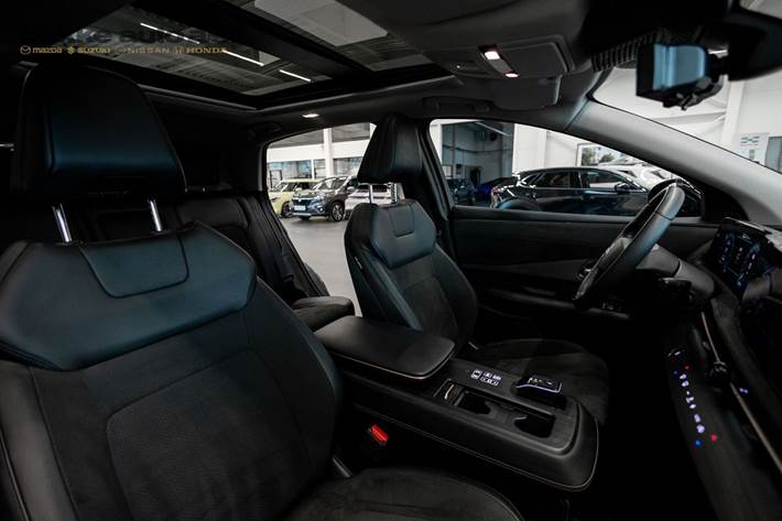 Grå Nissan Ariya fra 2024