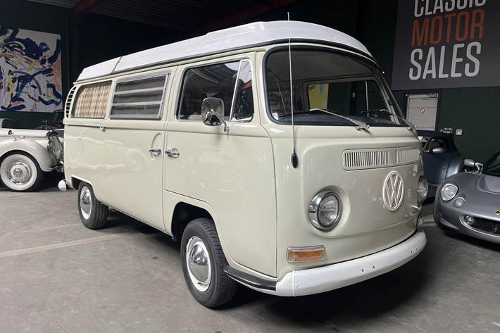 Grå VW T2 fra 1970 set udefra