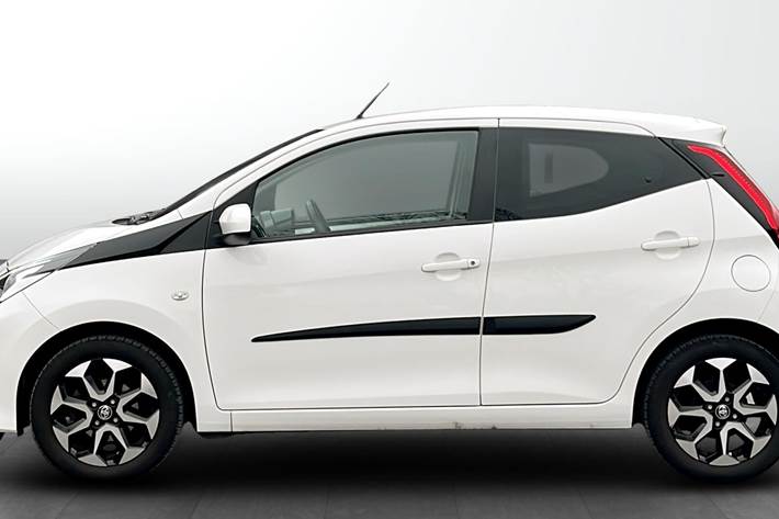 Hvid Toyota Aygo fra 2021