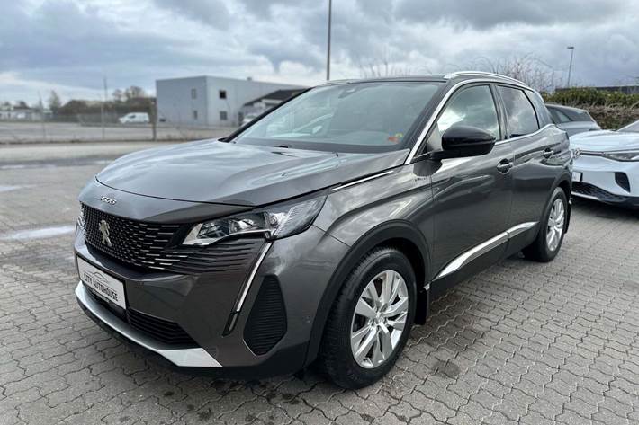 Grå Peugeot 3008 fra 2020 set udefra