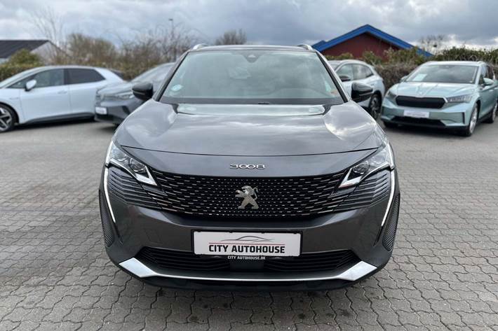 Grå Peugeot 3008 fra 2020