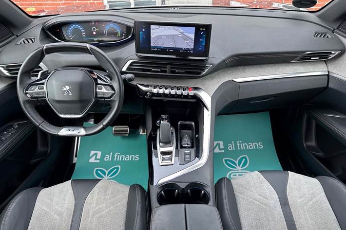 Grå Peugeot 3008 fra 2020