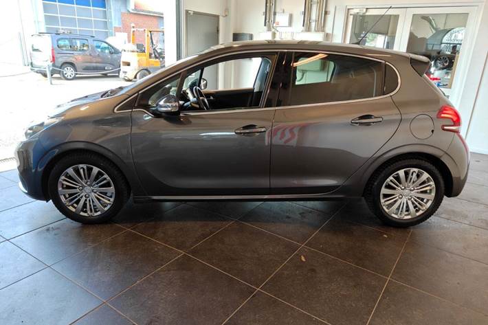 Sort Peugeot 208 fra 2018