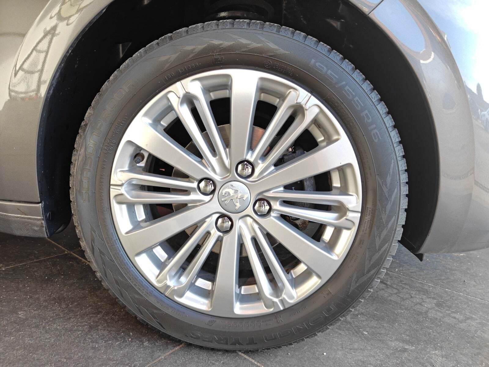 Peugeot 208 1,2 PureTech 82 Allure Sky