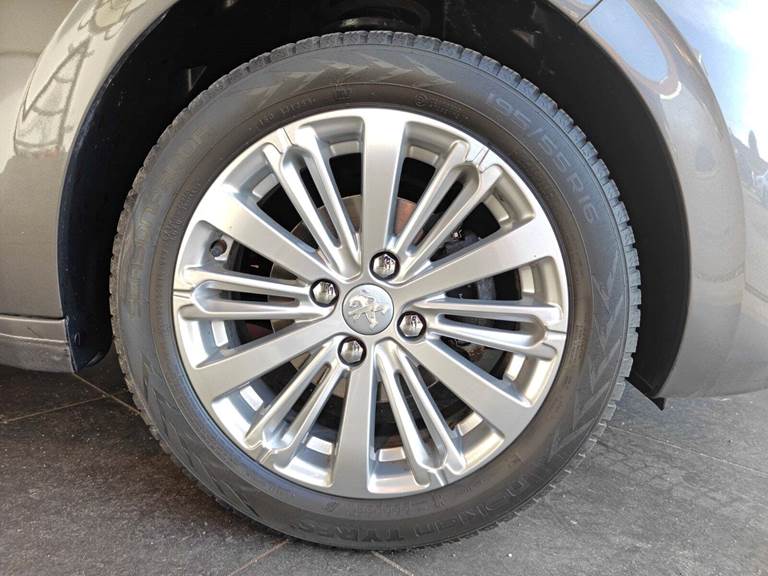 Peugeot 208 1,2 PureTech 82 Allure Sky