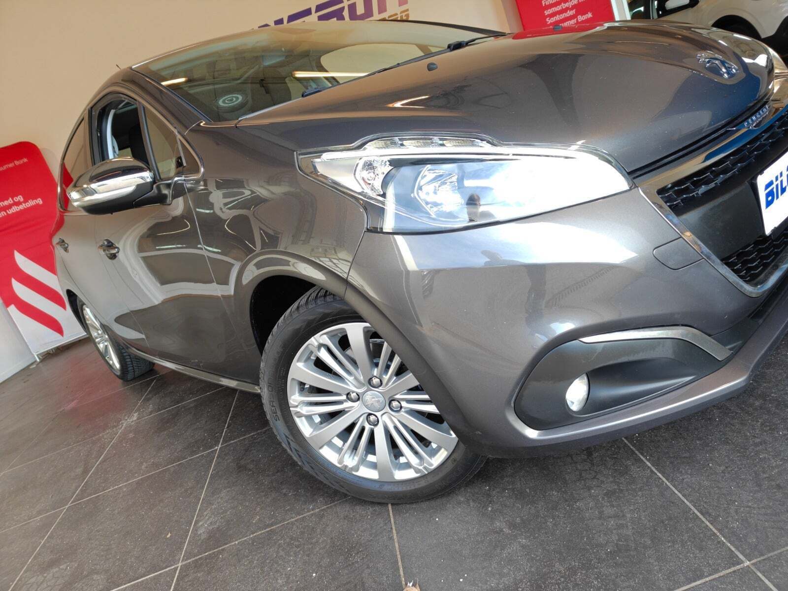 Sort Peugeot 208 fra 2018