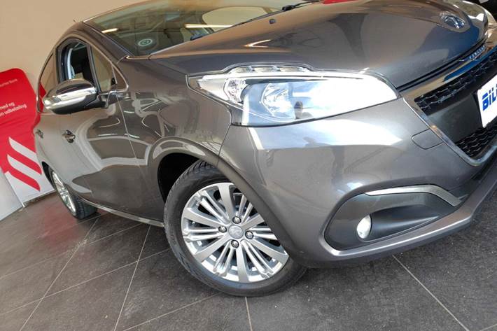 Sort Peugeot 208 fra 2018