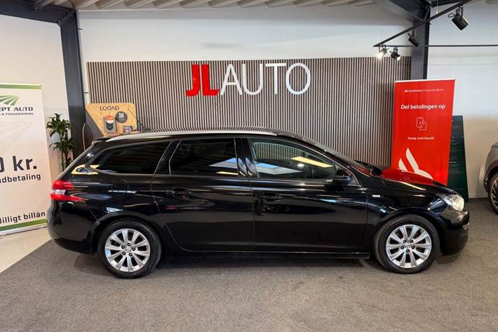 Sort Peugeot 308 fra 2016