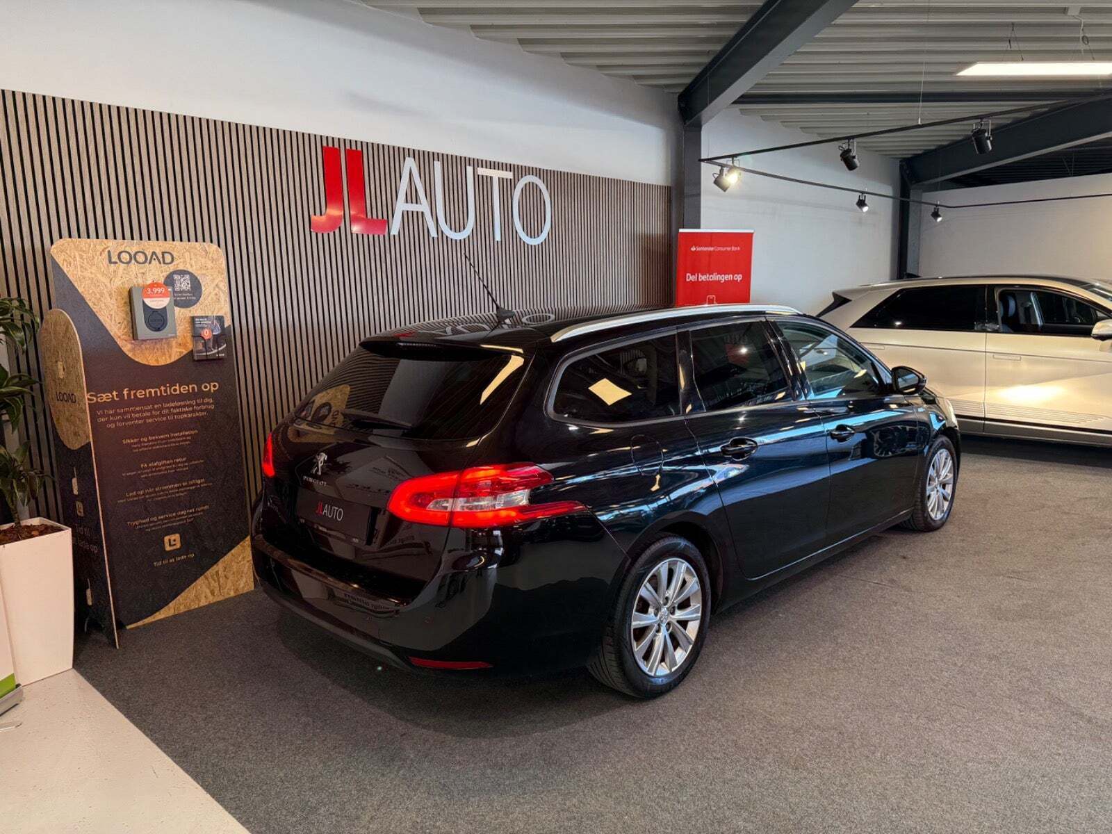 Sort Peugeot 308 fra 2016