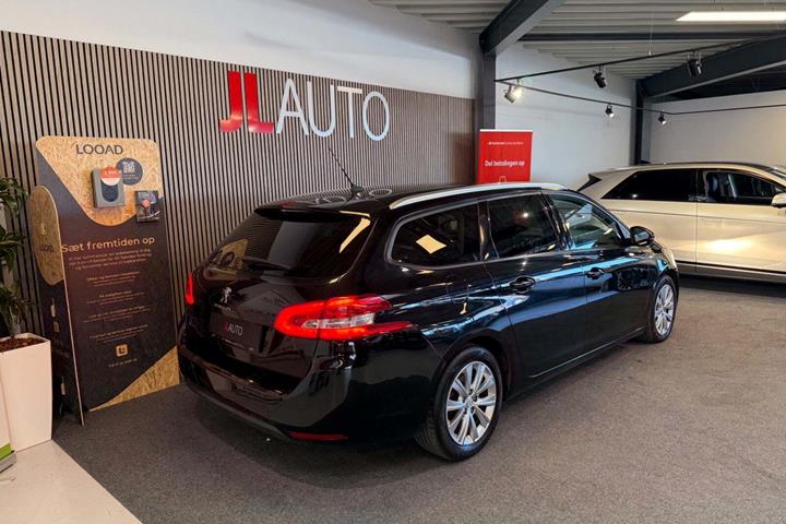 Sort Peugeot 308 fra 2016