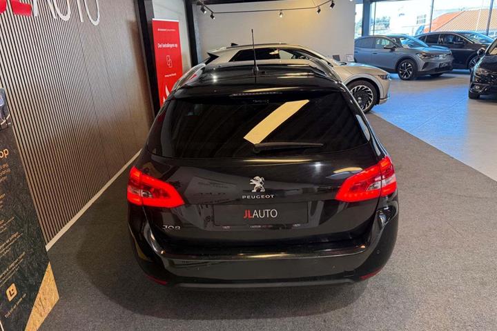 Sort Peugeot 308 fra 2016