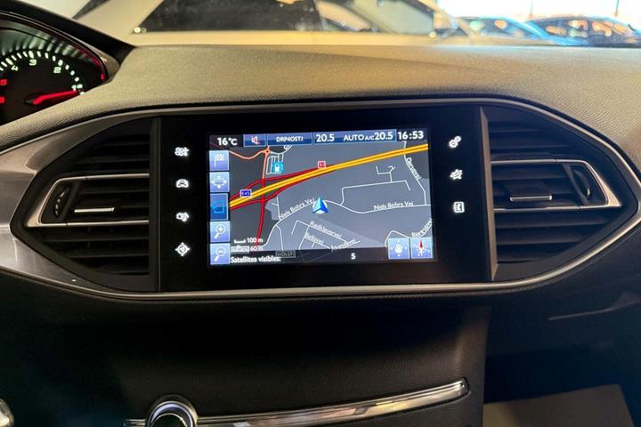Sort Peugeot 308 fra 2016