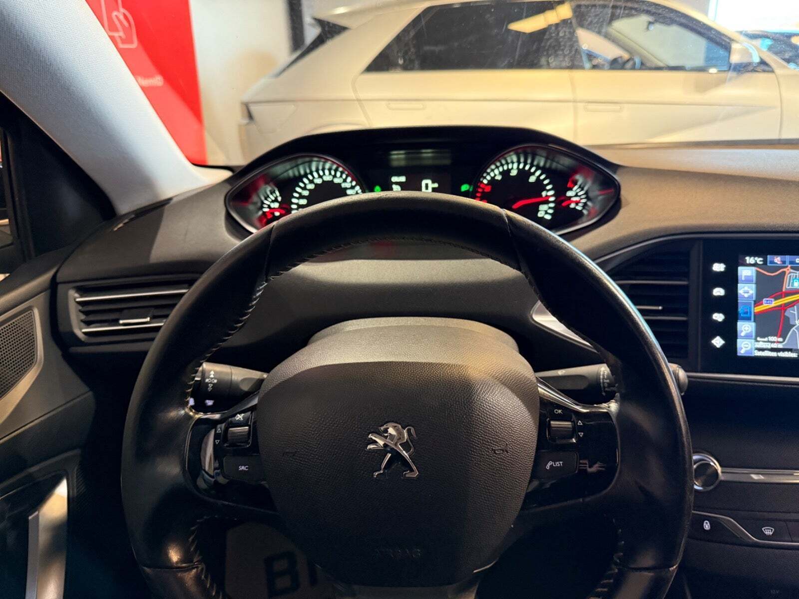 Sort Peugeot 308 fra 2016