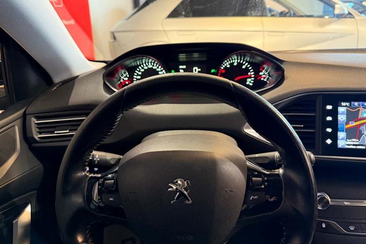 Sort Peugeot 308 fra 2016