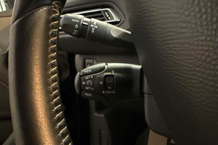 Sort Peugeot 308 fra 2016