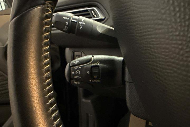 Sort Peugeot 308 fra 2016