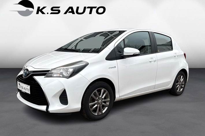 Hvid Toyota Yaris fra 2017 set udefra