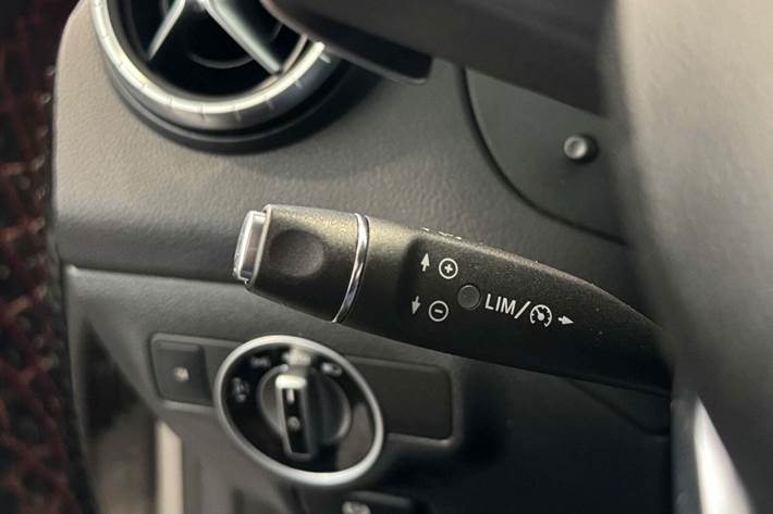 Sølv Mercedes CLA200 fra 2015