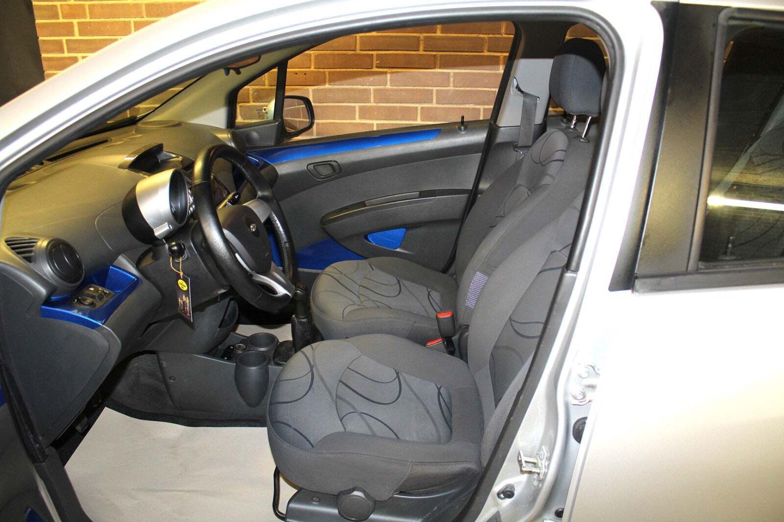 Sølv Chevrolet Spark fra 2012