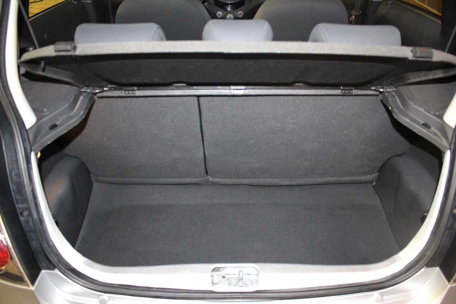 Sølv Chevrolet Spark fra 2012