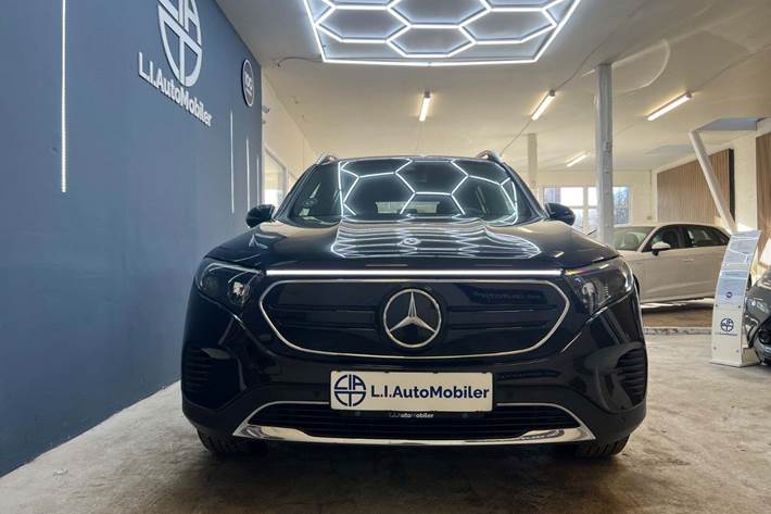 Sort Mercedes EQB300 fra 2022