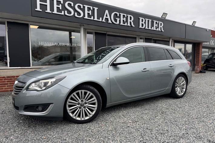 Turquoise Opel Insignia fra 2014