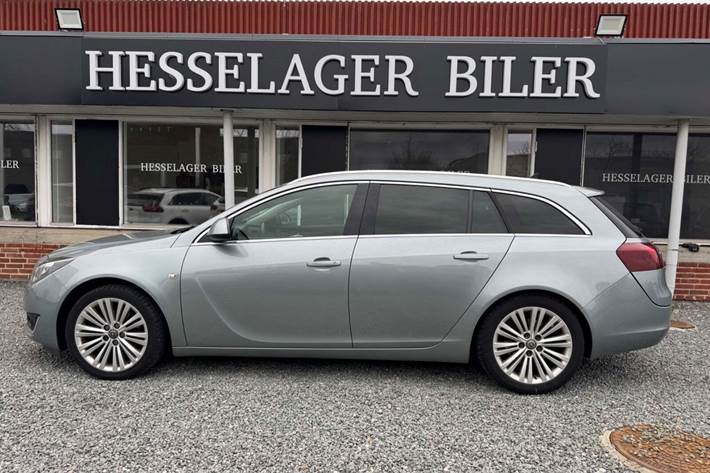 Turquoise Opel Insignia fra 2014