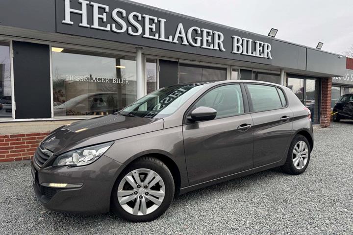 Brun Peugeot 308 fra 2015 set udefra