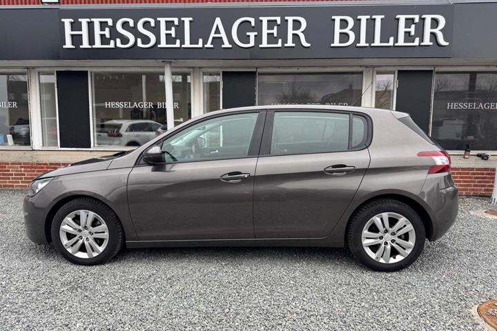 Brun Peugeot 308 fra 2015