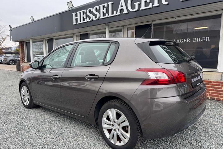 Brun Peugeot 308 fra 2015
