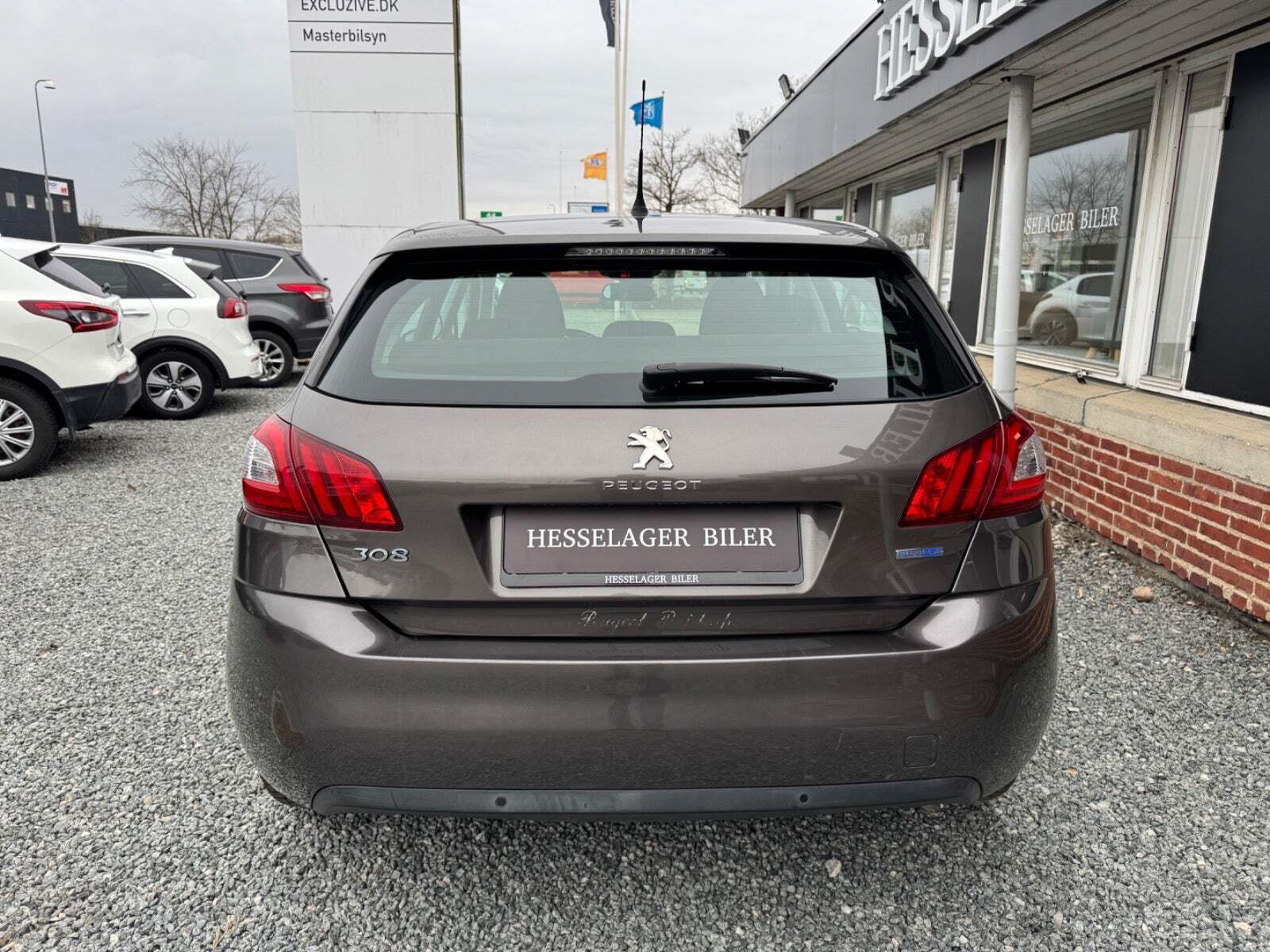 Brun Peugeot 308 fra 2015
