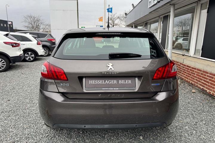 Brun Peugeot 308 fra 2015
