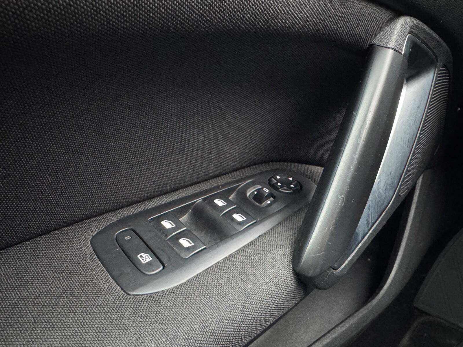 Brun Peugeot 308 fra 2015