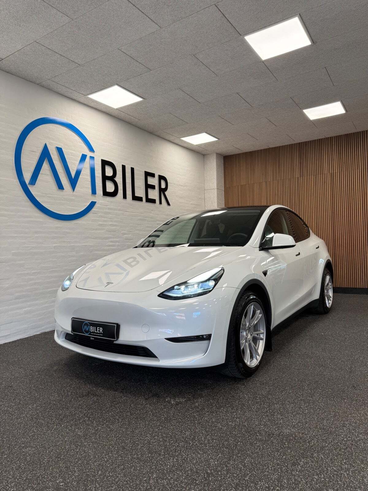 Tesla Model Y Long Range AWD