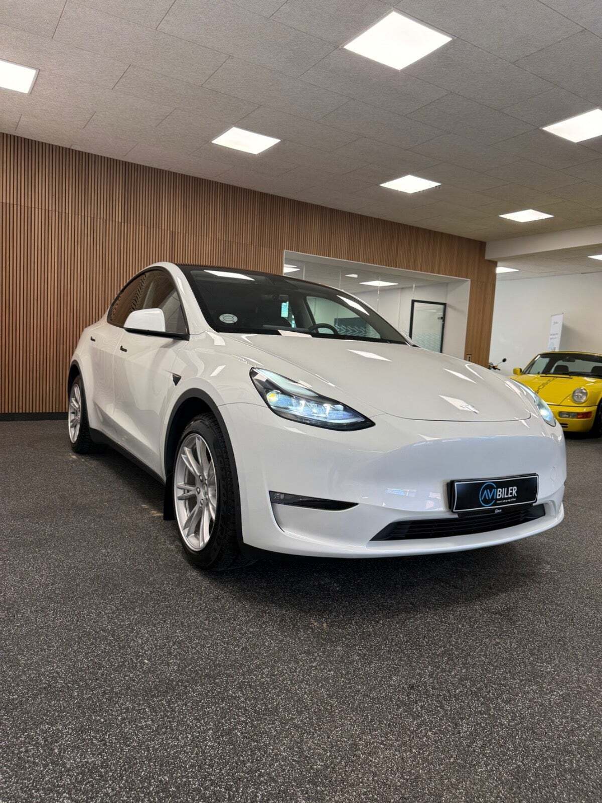 Tesla Model Y Long Range AWD