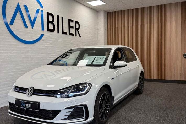 Hvid VW Golf VII fra 2020