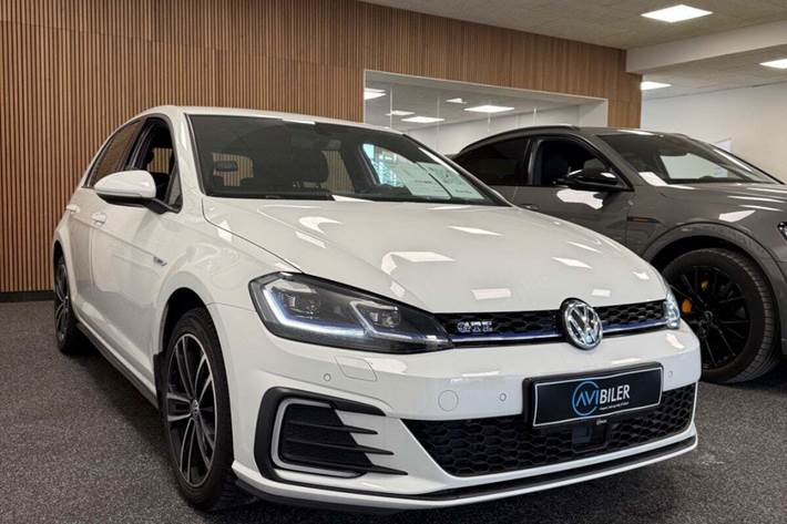 Hvid VW Golf VII fra 2020