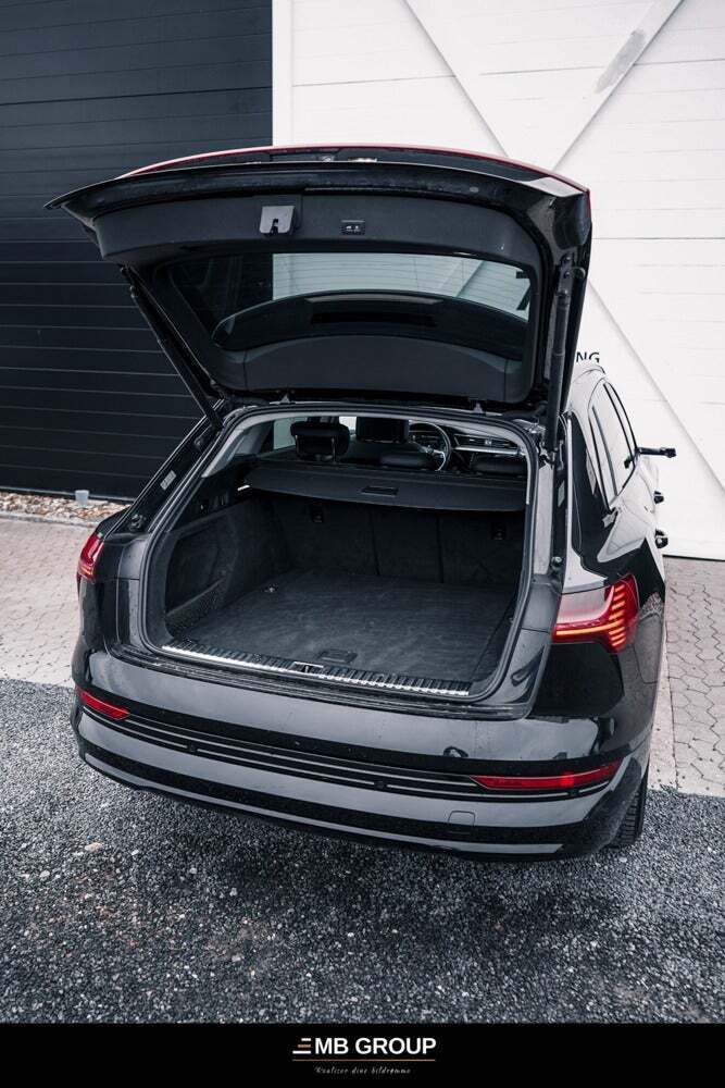 Gul Audi e-tron fra 2019