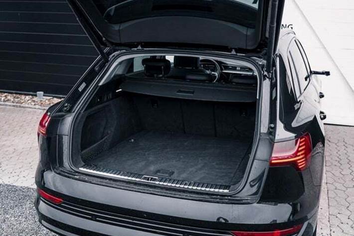 Gul Audi e-tron fra 2019