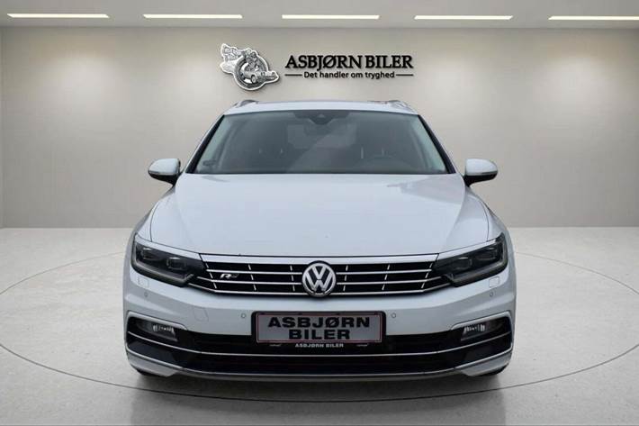 Hvid VW Passat fra 2017
