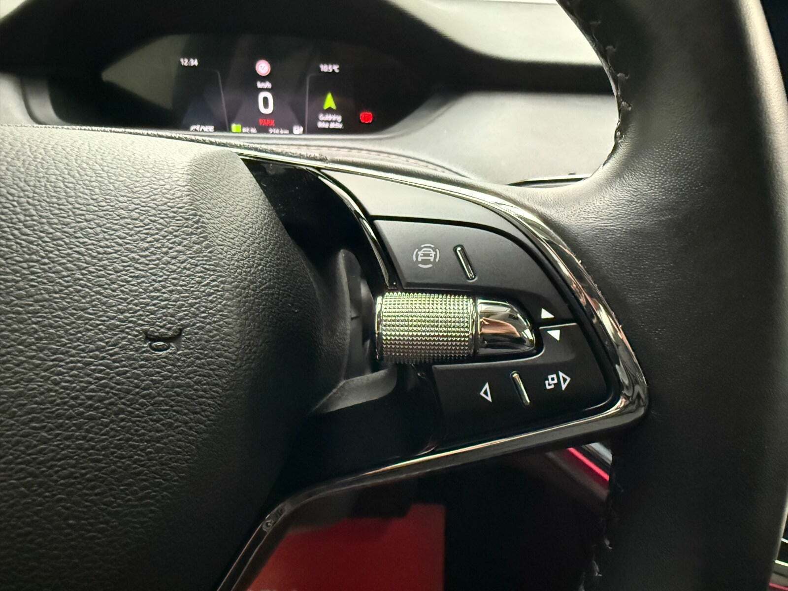 Grå Skoda Enyaq fra 2022