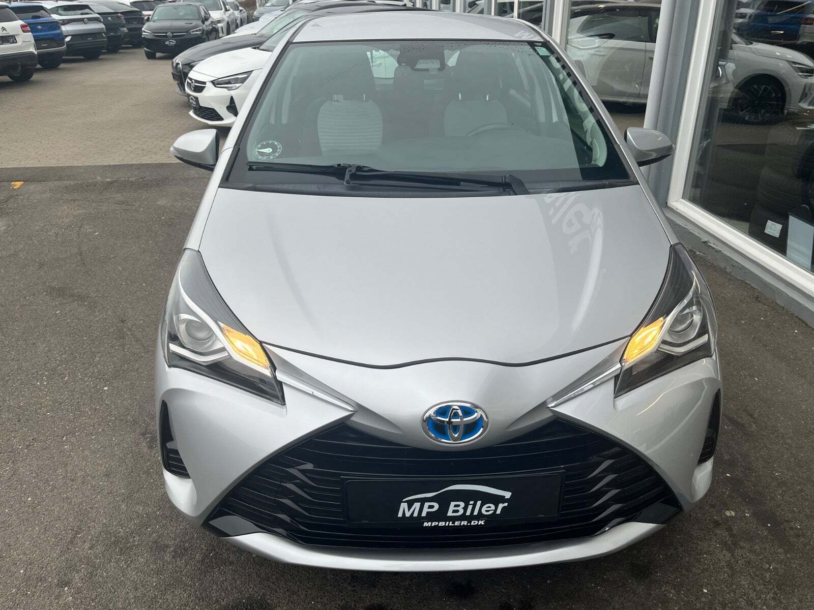Hvid Toyota Yaris fra 2019