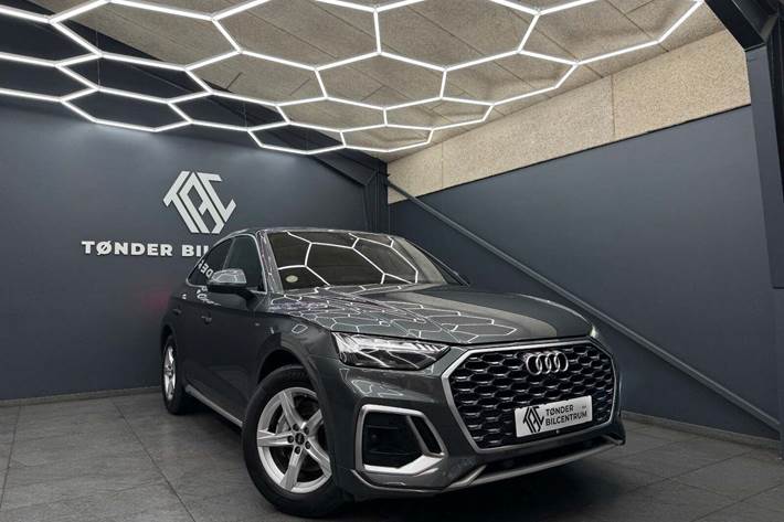 Grå Audi Q5 fra 2023