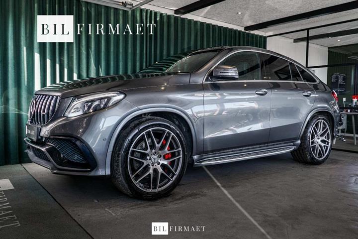 Grå Mercedes GLE63 fra 2017 set udefra