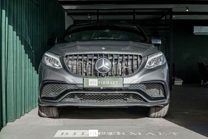 Grå Mercedes GLE63 fra 2017